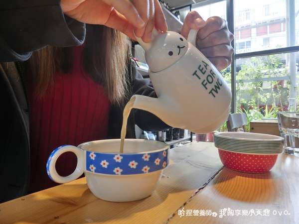 【北投美食】《茶咖控輕食咖啡館》輕食、咖啡、下午茶，隱藏在全聯旁的吉利廣場內！