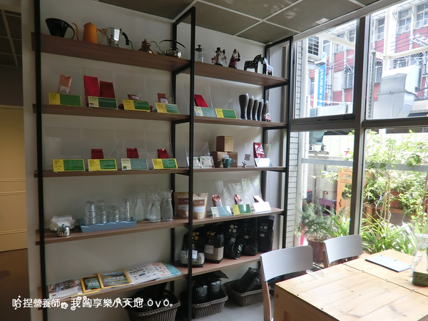 【北投美食】《茶咖控輕食咖啡館》輕食、咖啡、下午茶，隱藏在全聯旁的吉利廣場內！