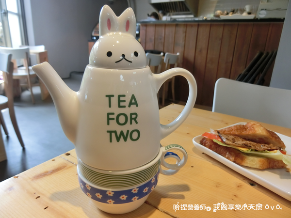 【北投美食】《茶咖控輕食咖啡館》輕食、咖啡、下午茶，隱藏在全聯旁的吉利廣場內！