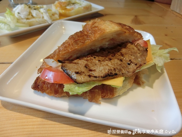 【北投美食】《茶咖控輕食咖啡館》輕食、咖啡、下午茶，隱藏在全聯旁的吉利廣場內！