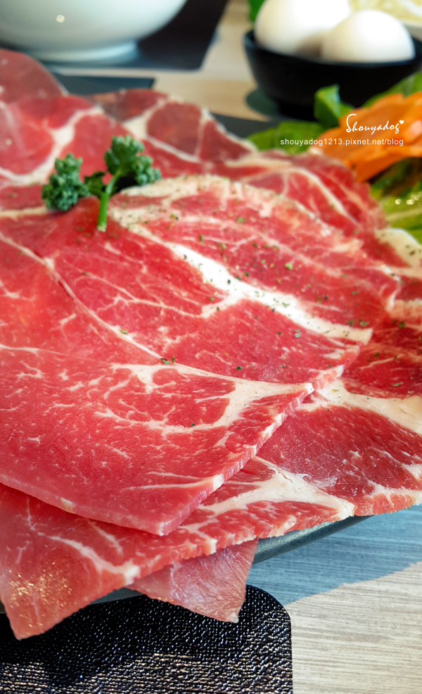 MI'S SERIES 覓精緻鍋物(新莊店)：【鴛鴦鍋】超大鮮甜肉片在這裡 MI'S SERIES 覓精緻鍋物-新莊店