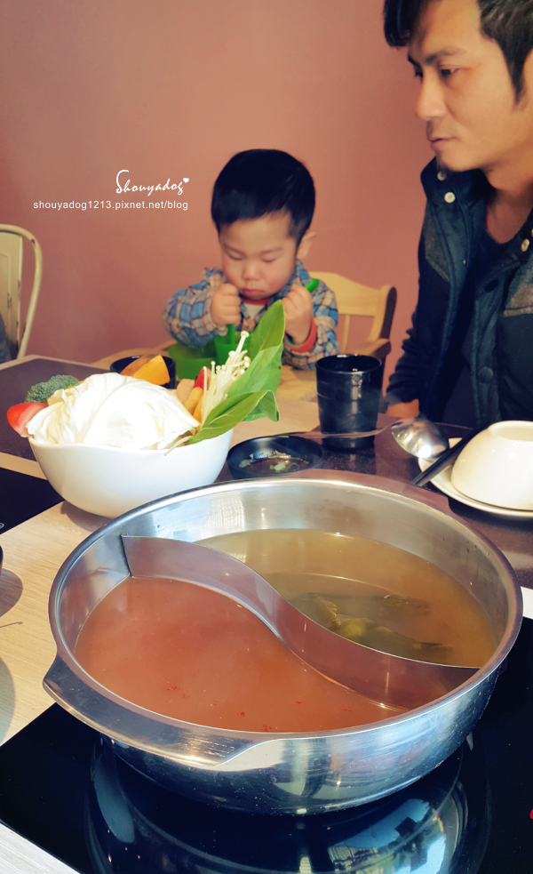 MI'S SERIES 覓精緻鍋物(新莊店)：【鴛鴦鍋】超大鮮甜肉片在這裡 MI'S SERIES 覓精緻鍋物-新莊店