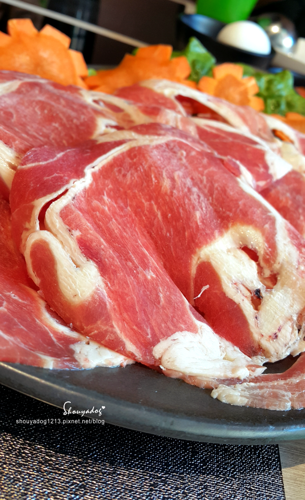 MI'S SERIES 覓精緻鍋物(新莊店)：【鴛鴦鍋】超大鮮甜肉片在這裡 MI'S SERIES 覓精緻鍋物-新莊店