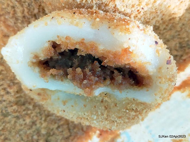(新竹都城隍廟美食)「周家燒麻糬 」(Mochi with peanuts and sesame fillings), Hsinchu city, Apr 2, 2023, SJKen