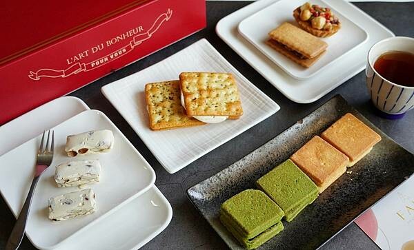 LINE_ALBUM_FALE 法樂金色年華C款_221119_0.jpg