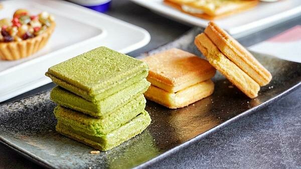 LINE_ALBUM_FALE 法樂金色年華C款_221119_6.jpg