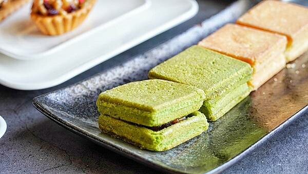 LINE_ALBUM_FALE 法樂金色年華C款_221119_7.jpg