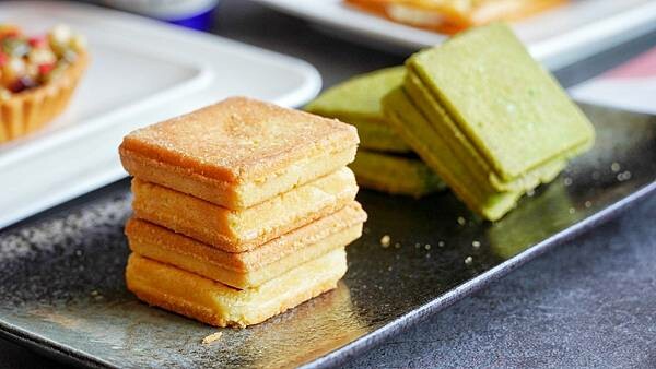 LINE_ALBUM_FALE 法樂金色年華C款_221119_3.jpg