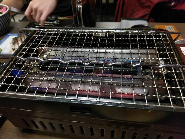 京丸水產 居酒屋：京丸水產 居酒屋-全台第一家24HR營業的居酒屋  新鮮海產活跳跳  日式的裝潢好吸引人