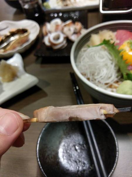 京丸水產 居酒屋：京丸水產 居酒屋-全台第一家24HR營業的居酒屋  新鮮海產活跳跳  日式的裝潢好吸引人