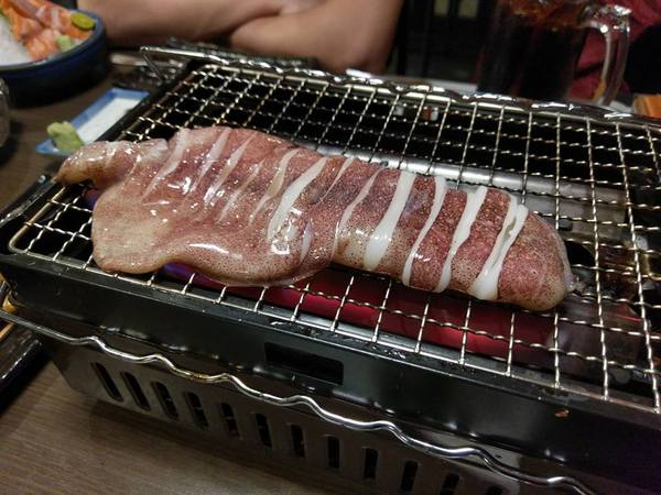 京丸水產 居酒屋：京丸水產 居酒屋-全台第一家24HR營業的居酒屋  新鮮海產活跳跳  日式的裝潢好吸引人