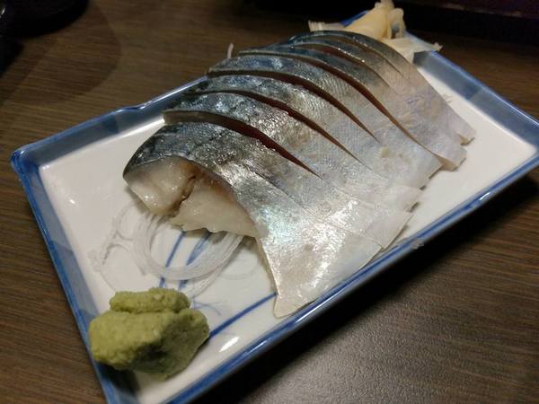 京丸水產 居酒屋：京丸水產 居酒屋-全台第一家24HR營業的居酒屋  新鮮海產活跳跳  日式的裝潢好吸引人