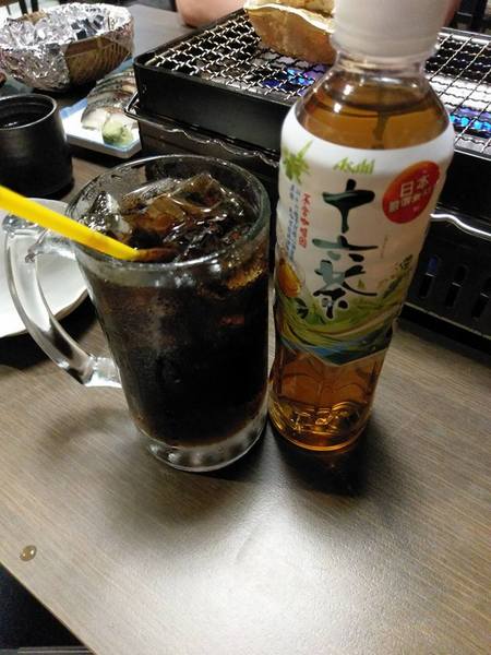 京丸水產 居酒屋：京丸水產 居酒屋-全台第一家24HR營業的居酒屋  新鮮海產活跳跳  日式的裝潢好吸引人