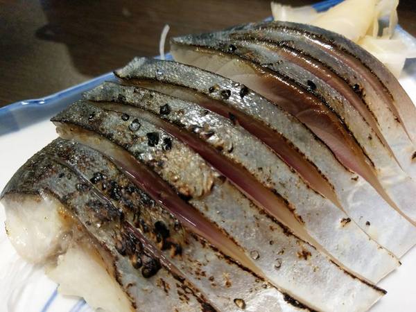 京丸水產 居酒屋：京丸水產 居酒屋-全台第一家24HR營業的居酒屋  新鮮海產活跳跳  日式的裝潢好吸引人