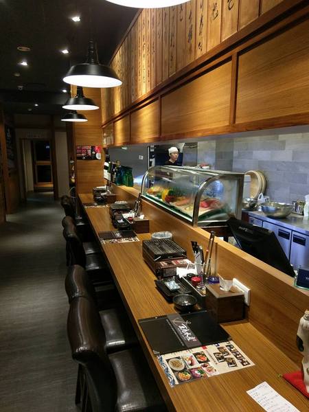 京丸水產 居酒屋：京丸水產 居酒屋-全台第一家24HR營業的居酒屋  新鮮海產活跳跳  日式的裝潢好吸引人