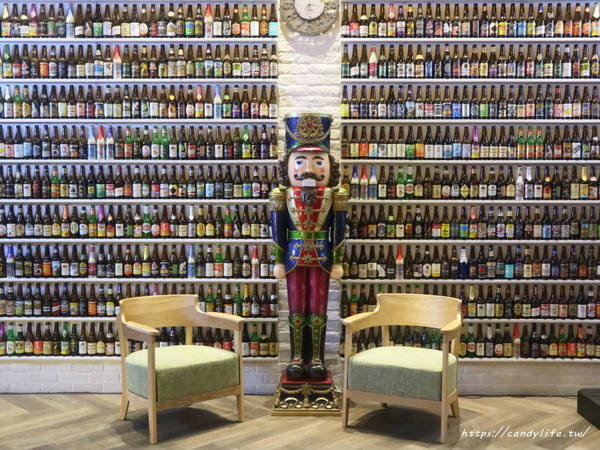 薩克森 比利時餐酒館 Sachsen Beer Bar:台中美食│薩克森 比利時餐酒館〃一整面啤酒牆結合漫威英雄系列,逢甲商圈餐酒館推薦~