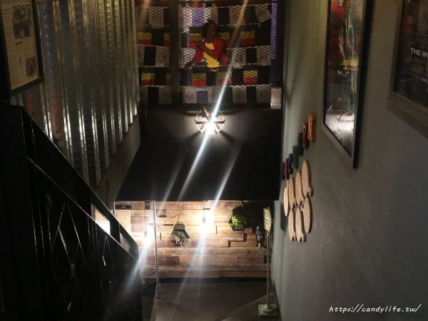 薩克森 比利時餐酒館 Sachsen Beer Bar:台中美食│薩克森 比利時餐酒館〃一整面啤酒牆結合漫威英雄系列,逢甲商圈餐酒館推薦~