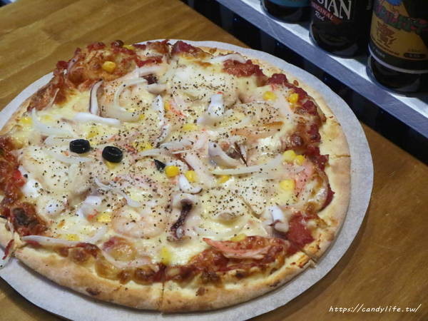 薩克森 比利時餐酒館 Sachsen Beer Bar:台中美食│薩克森 比利時餐酒館〃一整面啤酒牆結合漫威英雄系列,逢甲商圈餐酒館推薦~