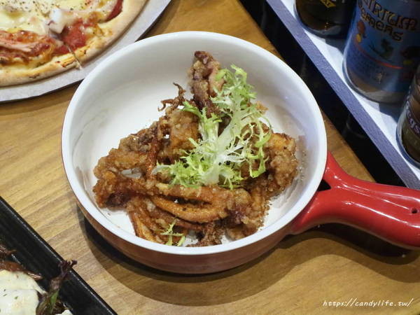 薩克森 比利時餐酒館 Sachsen Beer Bar:台中美食│薩克森 比利時餐酒館〃一整面啤酒牆結合漫威英雄系列,逢甲商圈餐酒館推薦~