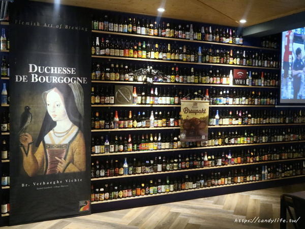 薩克森 比利時餐酒館 Sachsen Beer Bar:台中美食│薩克森 比利時餐酒館〃一整面啤酒牆結合漫威英雄系列,逢甲商圈餐酒館推薦~