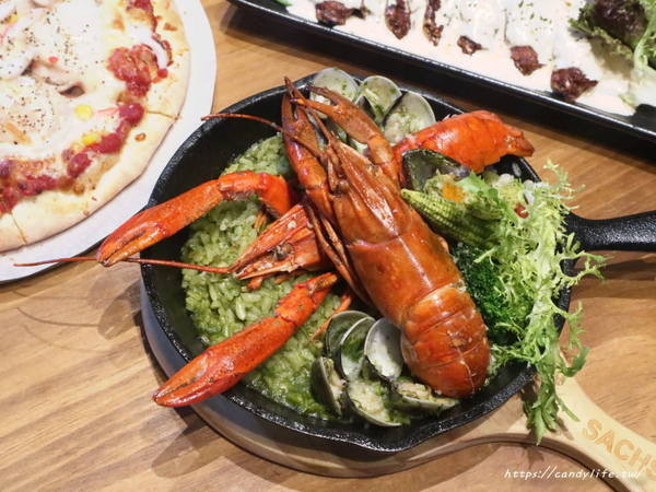 薩克森 比利時餐酒館 Sachsen Beer Bar:台中美食│薩克森 比利時餐酒館〃一整面啤酒牆結合漫威英雄系列,逢甲商圈餐酒館推薦~