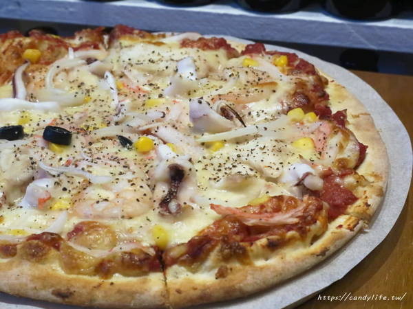 薩克森 比利時餐酒館 Sachsen Beer Bar:台中美食│薩克森 比利時餐酒館〃一整面啤酒牆結合漫威英雄系列,逢甲商圈餐酒館推薦~