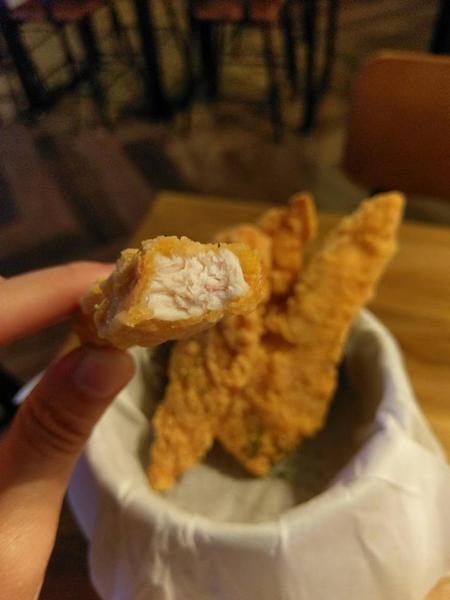 薩克森 比利時餐酒館 Sachsen Beer Bar：薩克森 比利時餐酒館 Sachsen Beer Bar-逢甲青海路上餐酒館 酒類品項重多 餐點選擇也不少 是三五好友聚餐的好選擇