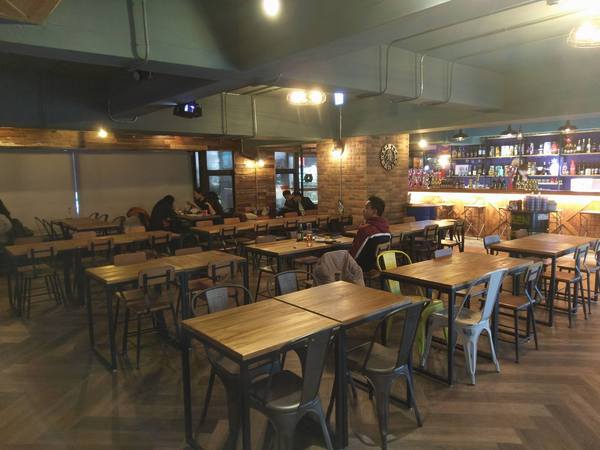 薩克森 比利時餐酒館 Sachsen Beer Bar：薩克森 比利時餐酒館 Sachsen Beer Bar-逢甲青海路上餐酒館 酒類品項重多 餐點選擇也不少 是三五好友聚餐的好選擇