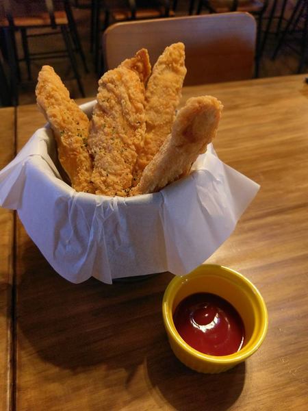 薩克森 比利時餐酒館 Sachsen Beer Bar：薩克森 比利時餐酒館 Sachsen Beer Bar-逢甲青海路上餐酒館 酒類品項重多 餐點選擇也不少 是三五好友聚餐的好選擇