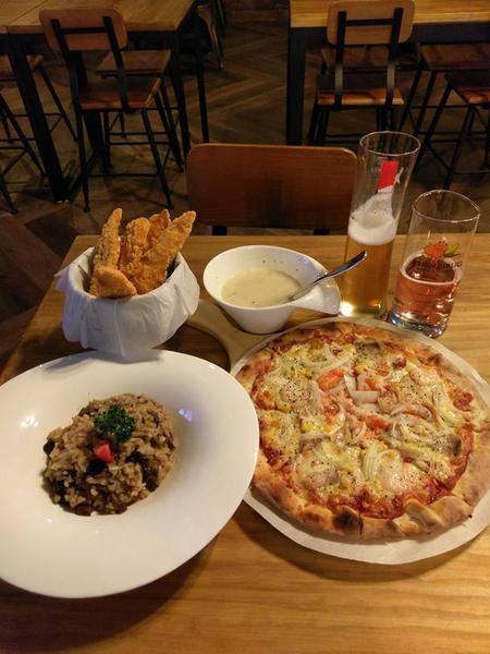 薩克森 比利時餐酒館 Sachsen Beer Bar：薩克森 比利時餐酒館 Sachsen Beer Bar-逢甲青海路上餐酒館 酒類品項重多 餐點選擇也不少 是三五好友聚餐的好選擇