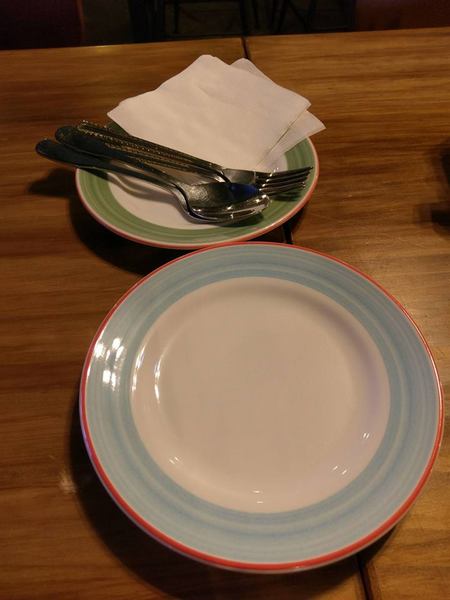 薩克森 比利時餐酒館 Sachsen Beer Bar：薩克森 比利時餐酒館 Sachsen Beer Bar-逢甲青海路上餐酒館 酒類品項重多 餐點選擇也不少 是三五好友聚餐的好選擇