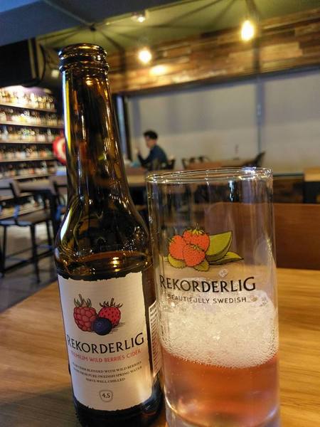 薩克森 比利時餐酒館 Sachsen Beer Bar：薩克森 比利時餐酒館 Sachsen Beer Bar-逢甲青海路上餐酒館 酒類品項重多 餐點選擇也不少 是三五好友聚餐的好選擇