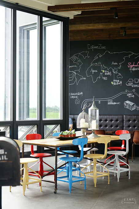 宜蘭縣頭城鎮黑宅咖啡Black House》隱身鄉間黑色外牆獨特與品味兼具的咖啡館