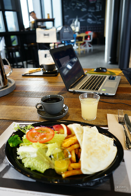 宜蘭縣頭城鎮黑宅咖啡Black House》隱身鄉間黑色外牆獨特與品味兼具的咖啡館