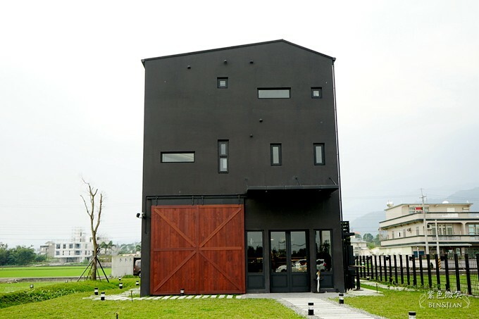 宜蘭縣頭城鎮黑宅咖啡Black House》隱身鄉間黑色外牆獨特與品味兼具的咖啡館