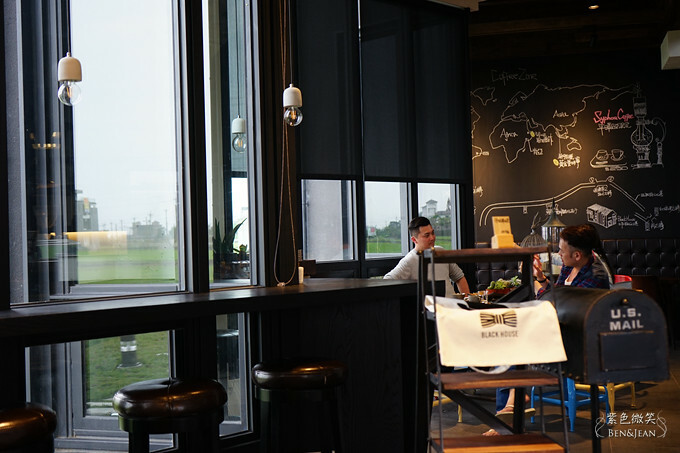 宜蘭縣頭城鎮黑宅咖啡Black House》隱身鄉間黑色外牆獨特與品味兼具的咖啡館