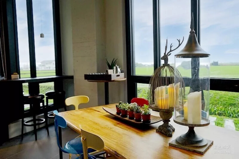 宜蘭縣頭城鎮黑宅咖啡Black House》隱身鄉間黑色外牆獨特與品味兼具的咖啡館