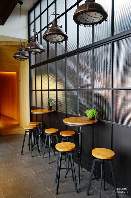 宜蘭縣頭城鎮黑宅咖啡Black House》隱身鄉間黑色外牆獨特與品味兼具的咖啡館