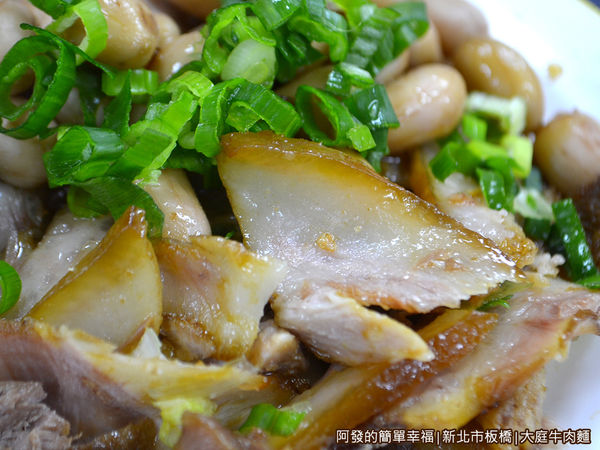 大庭牛肉麵20-豬頭皮特寫