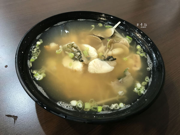 鮮記螃蟹海鮮粥(左營店):【高雄/食﹡左營】平民的超澎派海鮮粥.鮮記螃蟹海鮮粥(左營店)