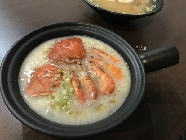 鮮記螃蟹海鮮粥(左營店):【高雄/食﹡左營】平民的超澎派海鮮粥.鮮記螃蟹海鮮粥(左營店)