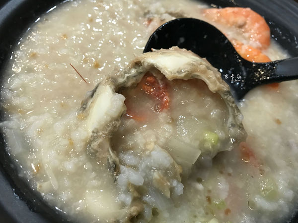 鮮記螃蟹海鮮粥(左營店):【高雄/食﹡左營】平民的超澎派海鮮粥.鮮記螃蟹海鮮粥(左營店)