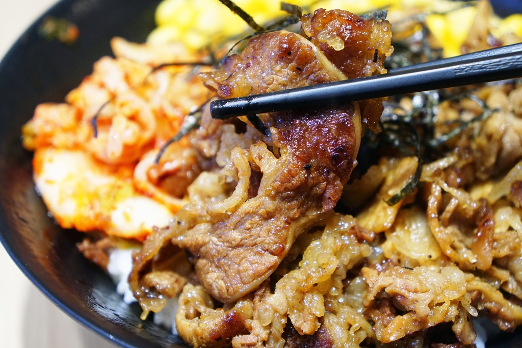 招牌碳烤牛豬雙拼