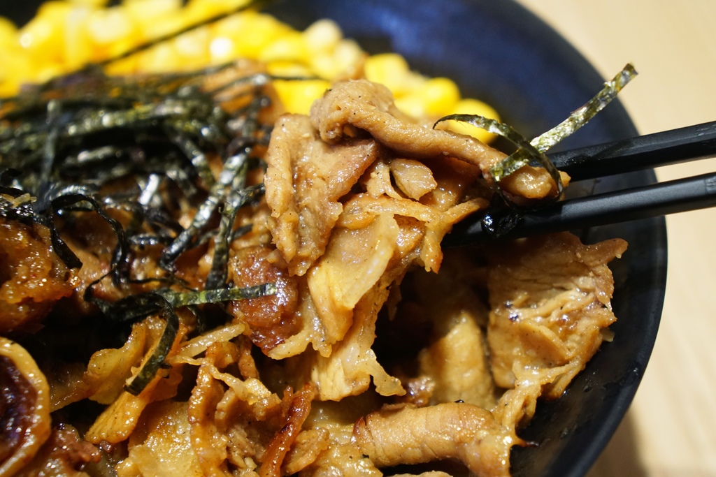 招牌碳烤牛豬雙拼