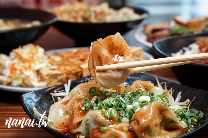 溪湖在地25年老店！就是這碗內行必點餛飩尬意麵、香酥臭豆腐，更佛是免費可樂喝到爽、內用也有冷氣吹，林家南投意麵