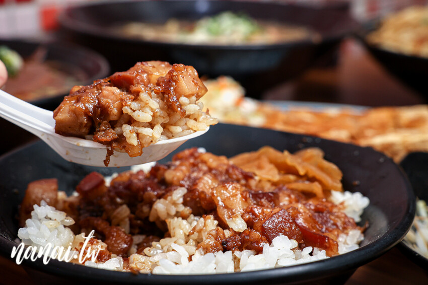 溪湖在地25年老店！就是這碗內行必點餛飩尬意麵、香酥臭豆腐，更佛是免費可樂喝到爽、內用也有冷氣吹，林家南投意麵