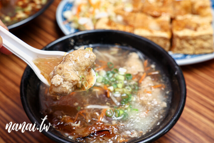 溪湖在地25年老店！就是這碗內行必點餛飩尬意麵、香酥臭豆腐，更佛是免費可樂喝到爽、內用也有冷氣吹，林家南投意麵