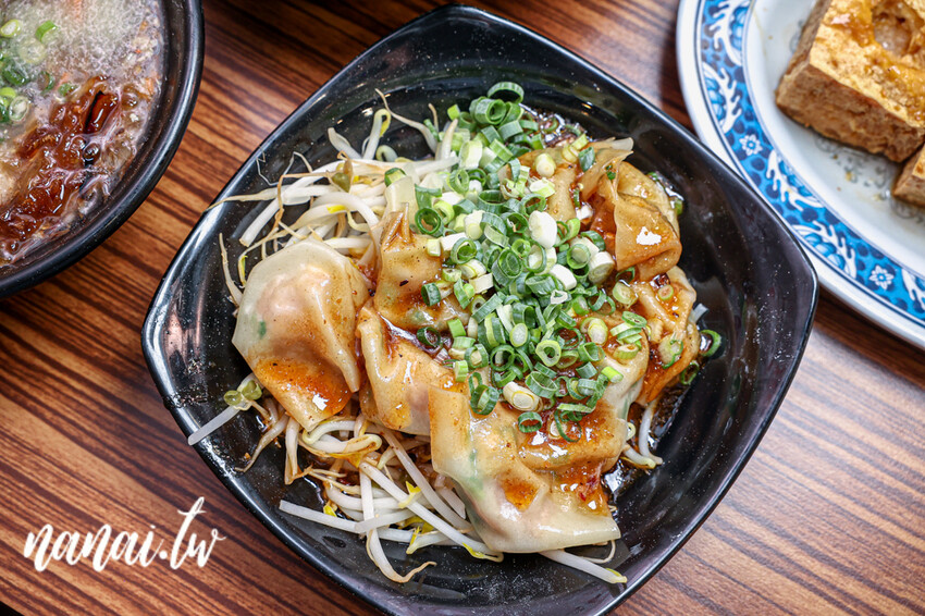 溪湖在地25年老店！就是這碗內行必點餛飩尬意麵、香酥臭豆腐，更佛是免費可樂喝到爽、內用也有冷氣吹，林家南投意麵