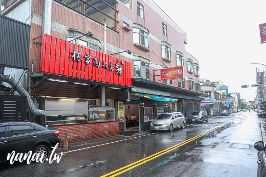 溪湖在地25年老店！就是這碗內行必點餛飩尬意麵、香酥臭豆腐，更佛是免費可樂喝到爽、內用也有冷氣吹，林家南投意麵