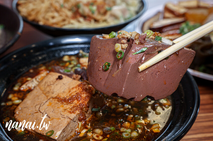 溪湖在地25年老店！就是這碗內行必點餛飩尬意麵、香酥臭豆腐，更佛是免費可樂喝到爽、內用也有冷氣吹，林家南投意麵